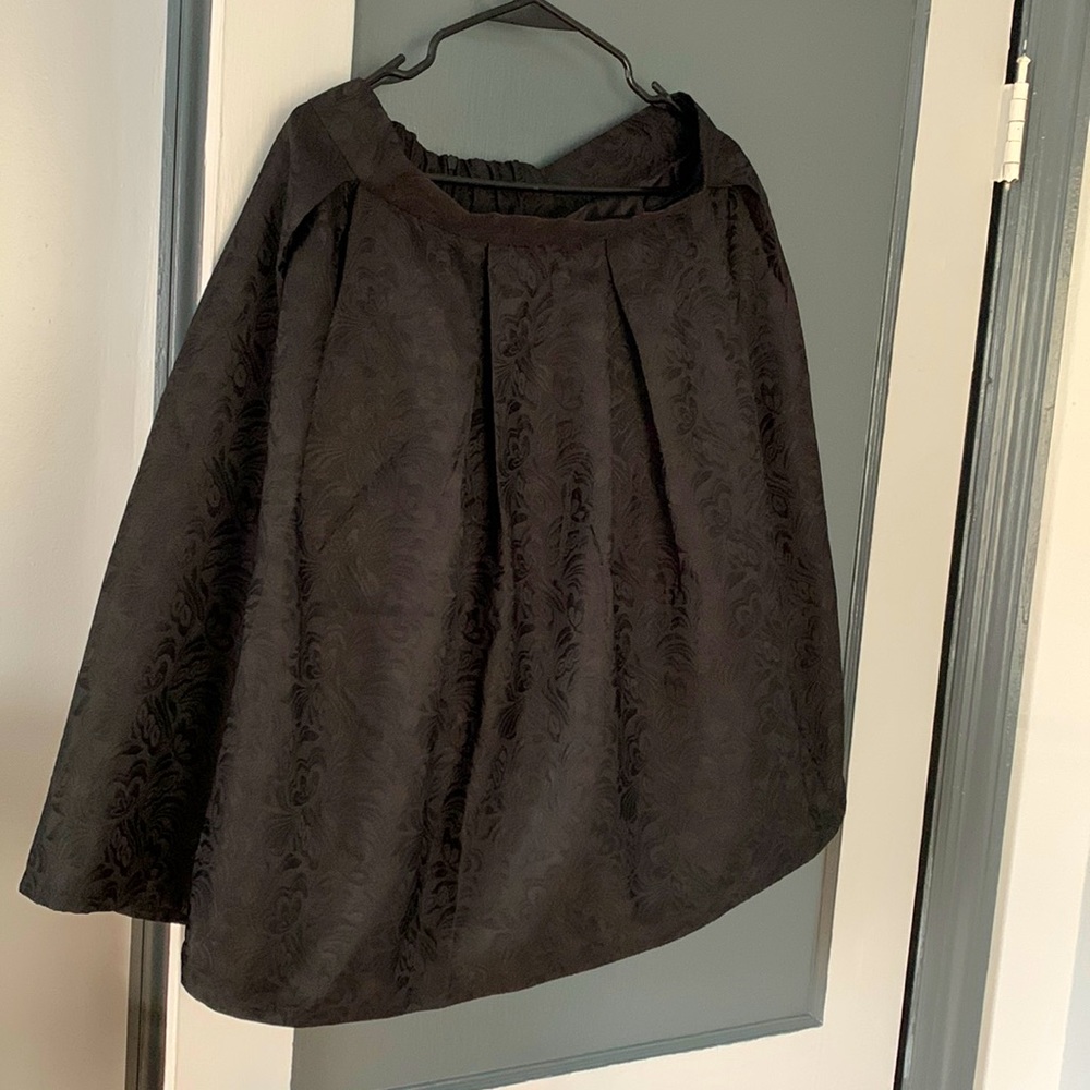 Black skirt with flower texture